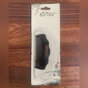 Blue Flower Wooden Buffalo Horn Comb designed to be smooth and anti-static